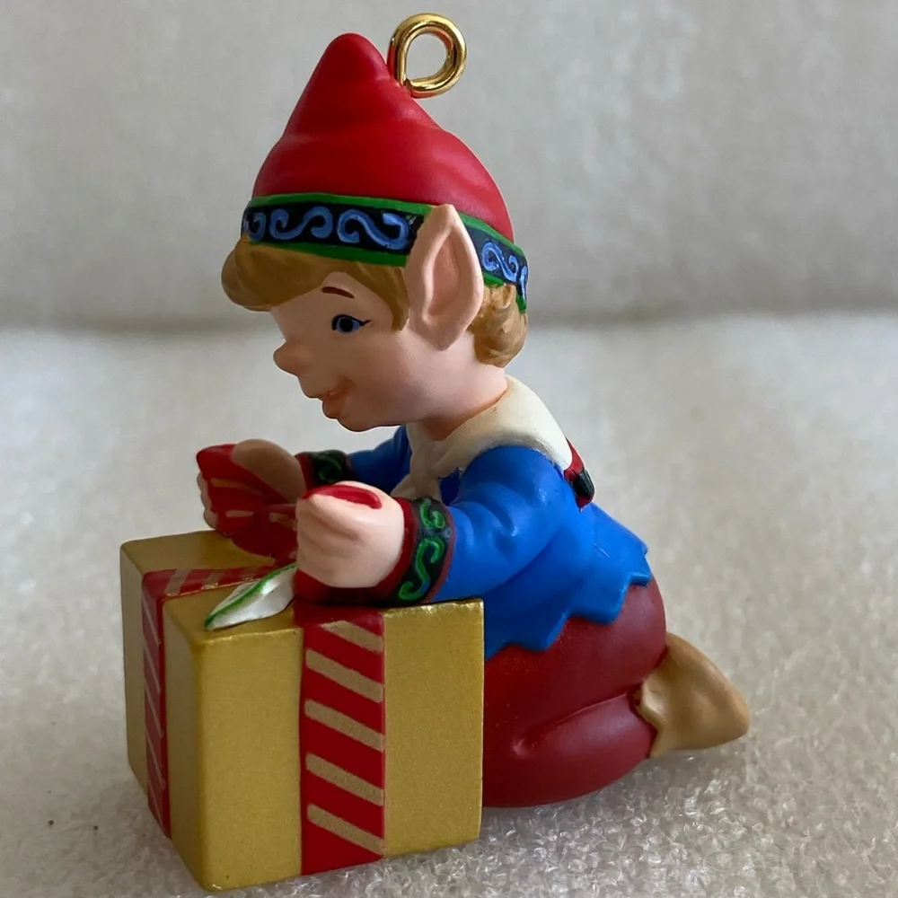 Vintage Christmas 2001 Hallmark Keepsake Ornament 